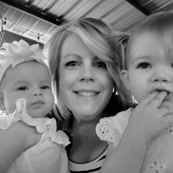 Meet your Posher, Stephanie - Picture 2 of 2